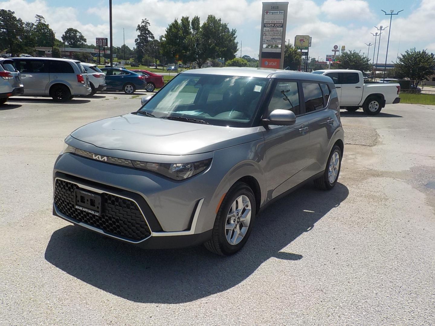 2023 Gray /Black Kia Soul (KNDJ23AU6P7) with an 4 CYL engine, CVT transmission, located at 1617 W Church Street, Livingston, TX, 77351, (936) 327-3600, 30.710995, -94.951157 - ONE OWNER!! LOW MILES!! - Photo#3